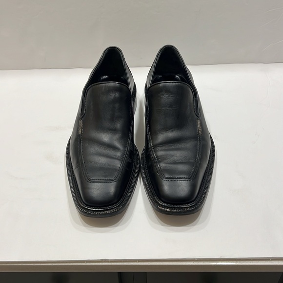 Gianni Versace, leather black dress shoes, size 10, but can fit an 11+ - Picture 2 of 11